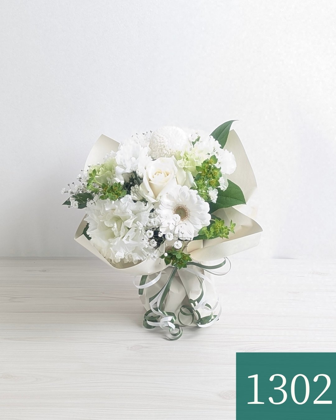 そのまま飾れる花束「Wish（ウィッシュ）」。白「ブラン」配色のフラワーギフト