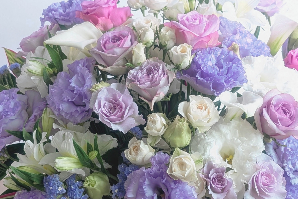淡い紫の花ギフト。ふじいろの花束