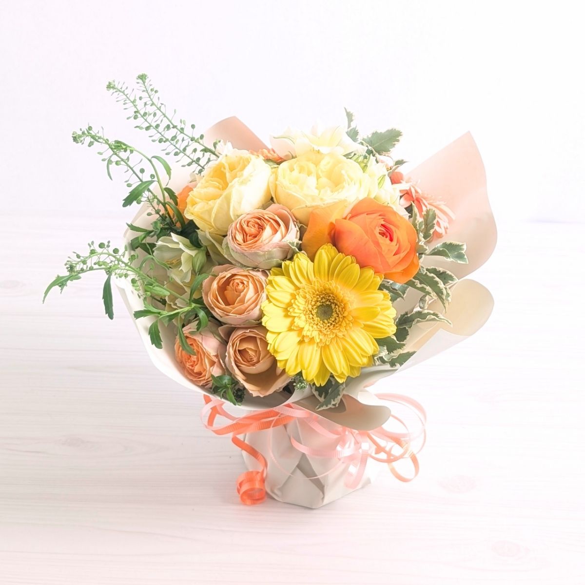 スタンドブーケ。花瓶いらずで自立する花束