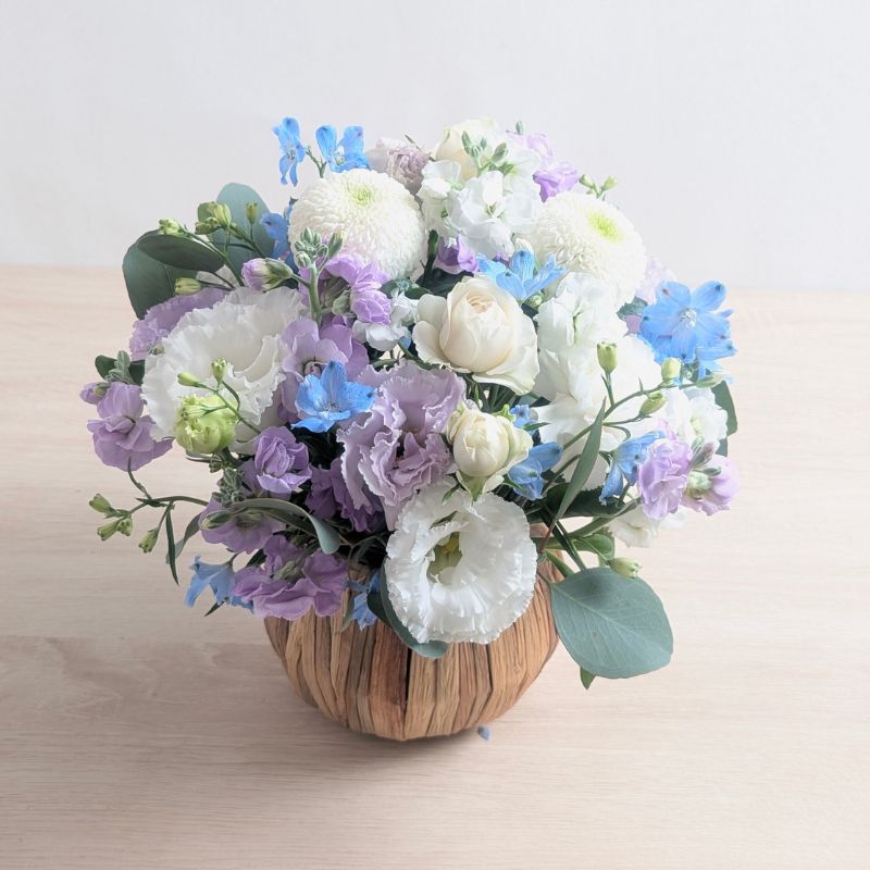 七回忌のお供え花 故人が愛した色を添えたアレンジメント