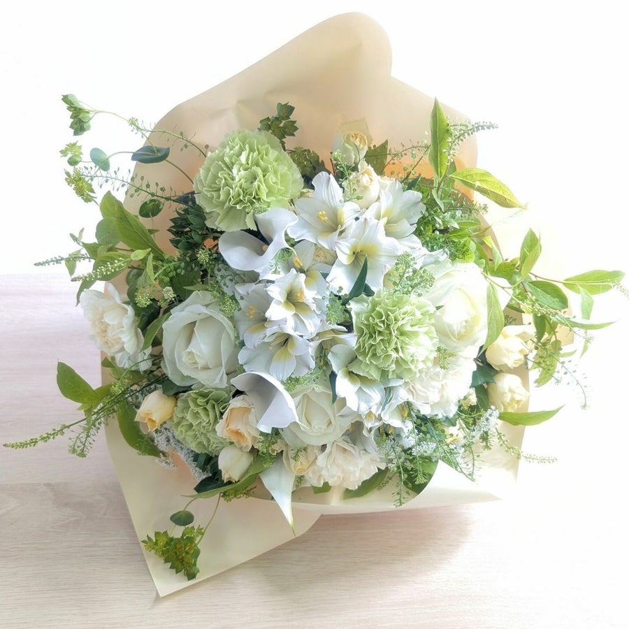 白色、ホワイトの花束、アレンジメント。生花で贈る贈りもの・フラワーギフト