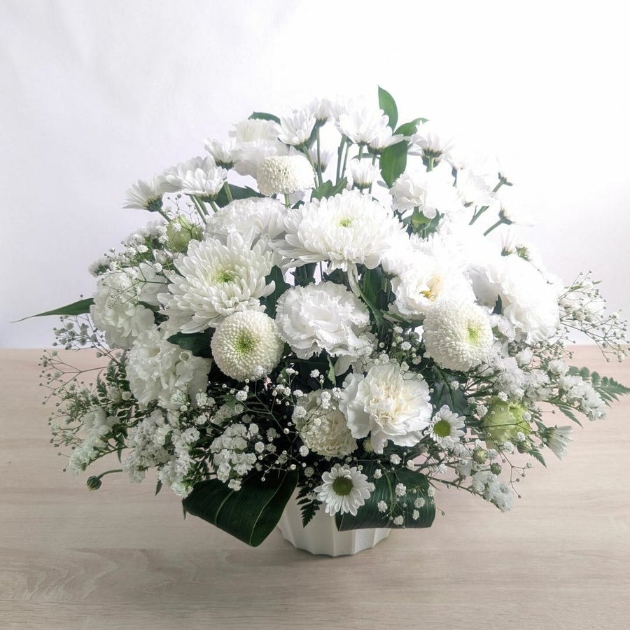 白色、ホワイトの花束、アレンジメント。生花で贈る贈りもの・フラワーギフト