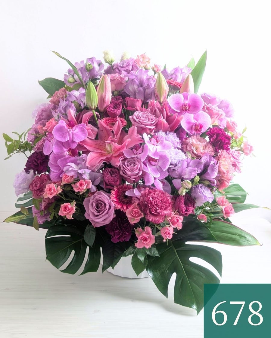 紫色、パープルの花束、アレンジメント。70歳の古希、77歳の喜寿を祝うお花のギフト、贈り物