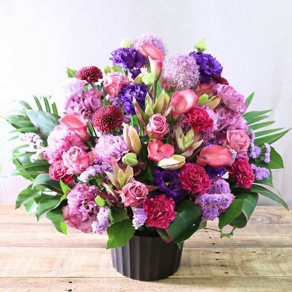 紫色、パープルの花束、アレンジメント。70歳の古希、77歳の喜寿を祝うお花のギフト、贈り物