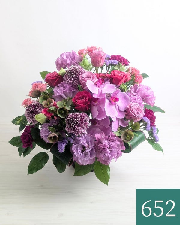 紫色、パープルの花束、アレンジメント。70歳の古希、77歳の喜寿を祝うお花のギフト、贈り物