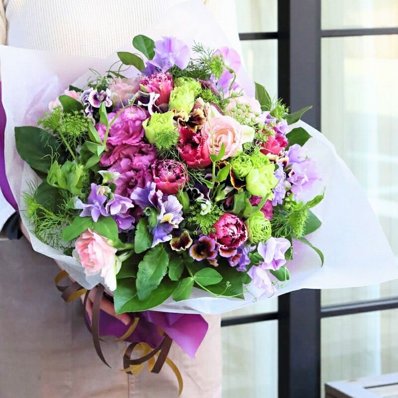 紫色、パープルの花束、アレンジメント。70歳の古希、77歳の喜寿を祝うお花のギフト、贈り物