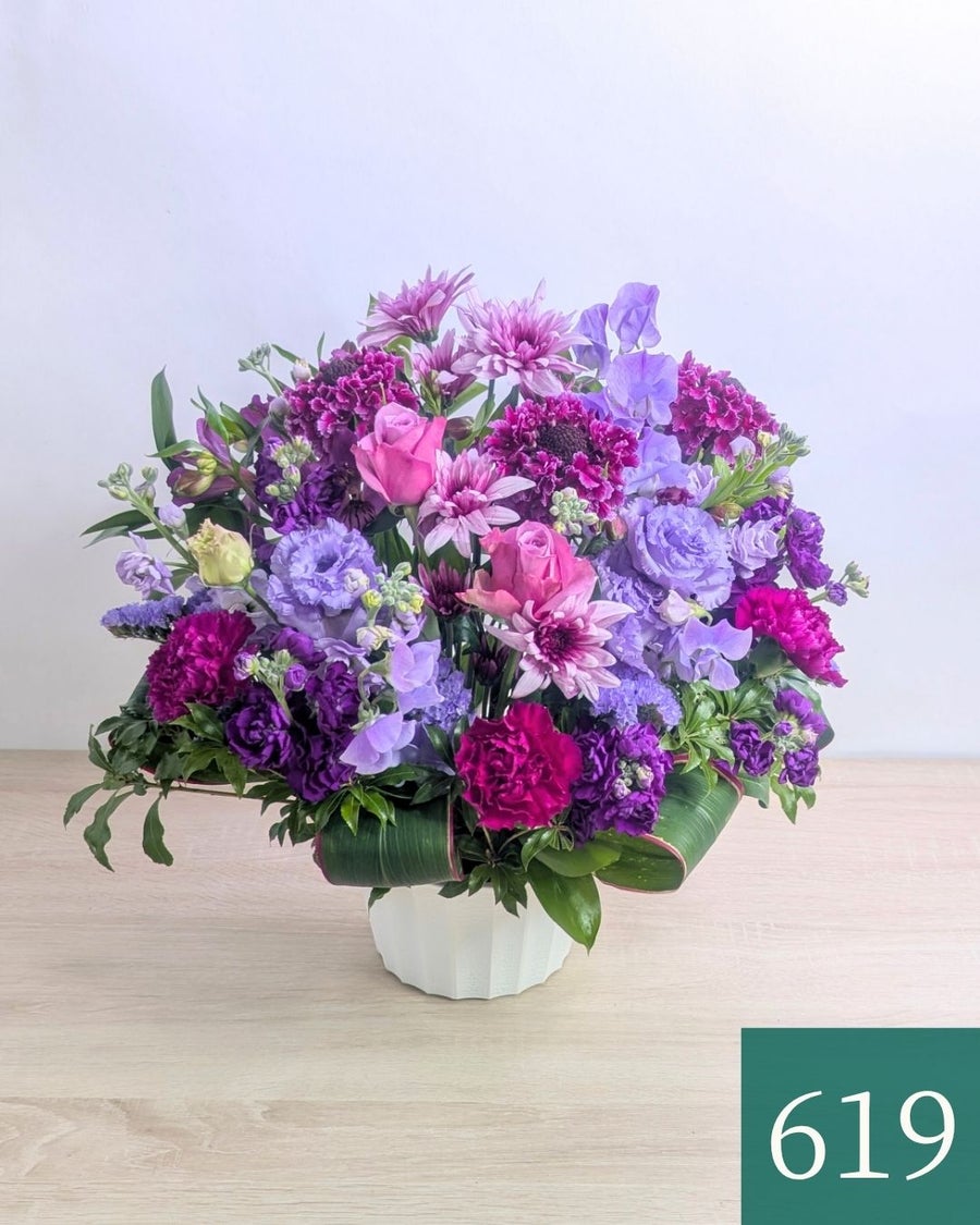 紫色、パープルの花束、アレンジメント。70歳の古希、77歳の喜寿を祝うお花のギフト、贈り物