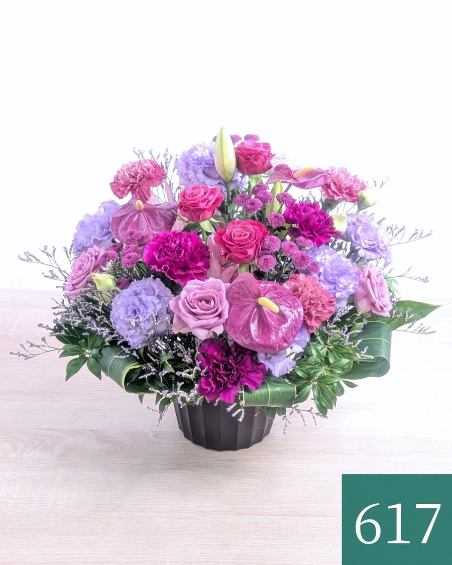 紫色、パープルの花束、アレンジメント。70歳の古希、77歳の喜寿を祝うお花のギフト、贈り物