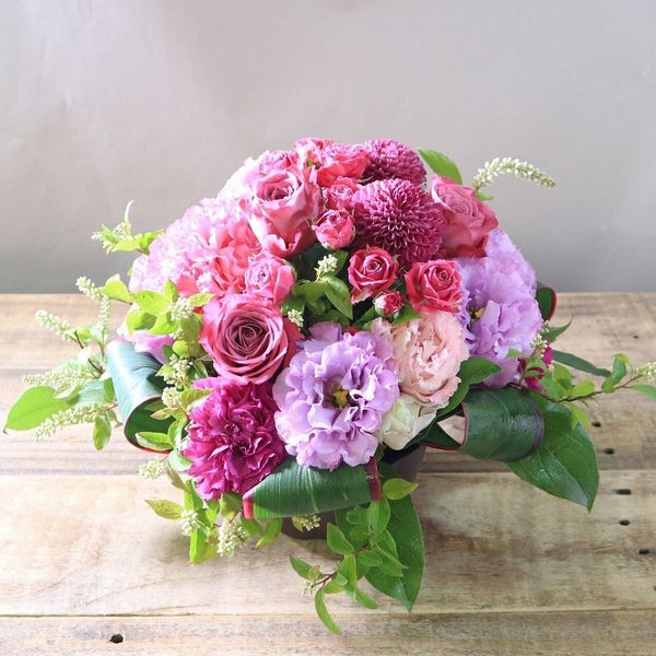 紫色、パープルの花束、アレンジメント。70歳の古希、77歳の喜寿を祝うお花のギフト、贈り物