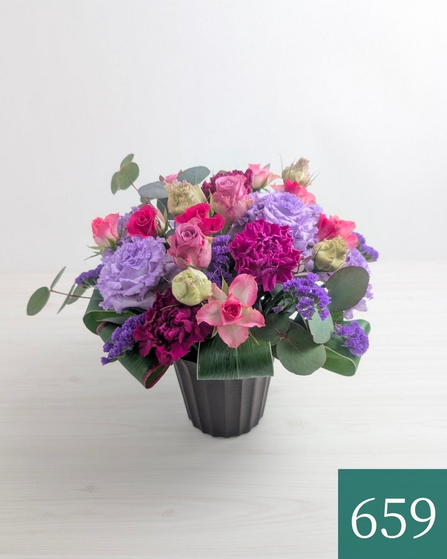 紫色、パープルの花束、アレンジメント。70歳の古希、77歳の喜寿を祝うお花のギフト、贈り物