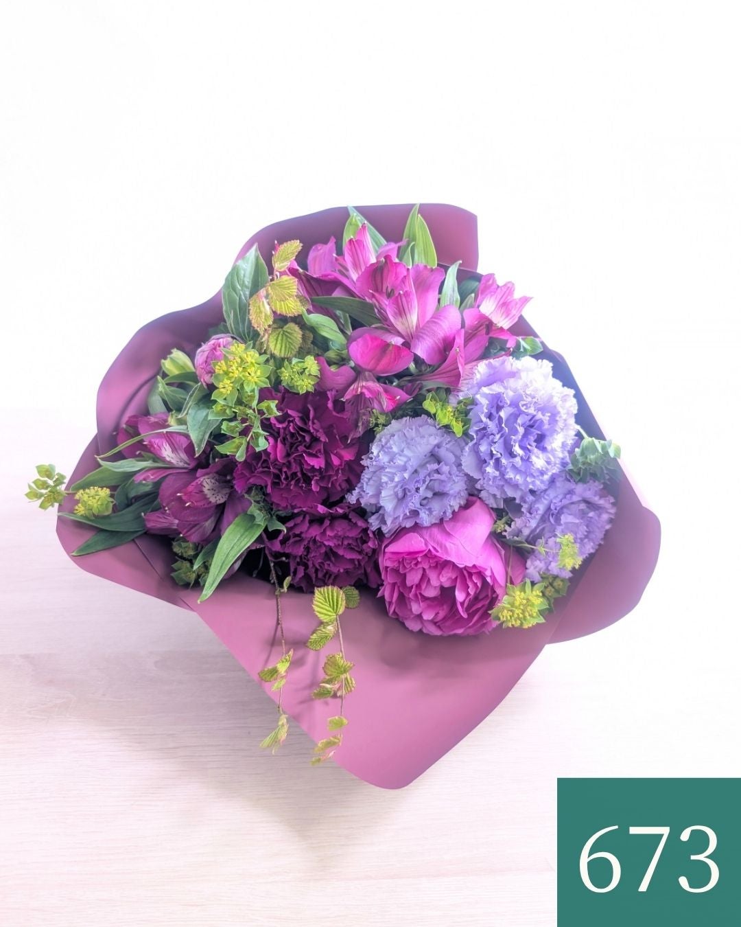 濃い紫の花束 Sサイズ｜6,600円・手渡しできる｜花以想