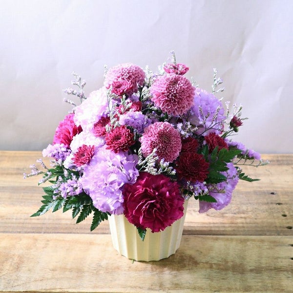 紫色、パープルの花束、アレンジメント。70歳の古希、77歳の喜寿を祝うお花のギフト、贈り物