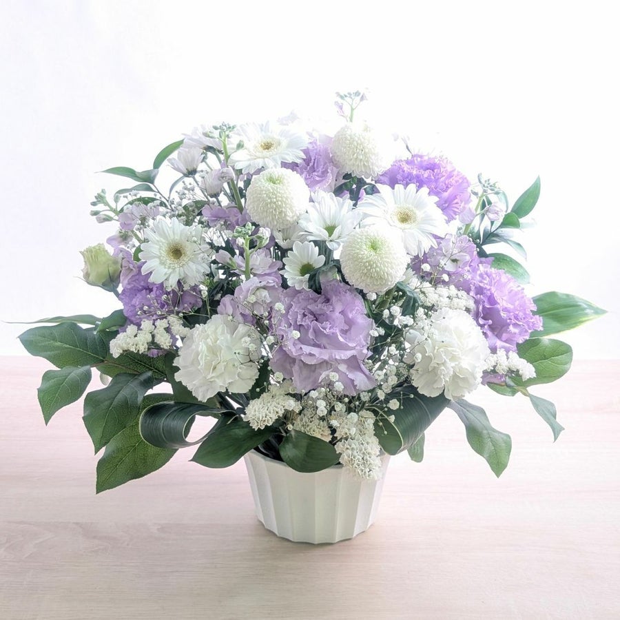 【淡い紫・ラベンダー】藤色・薄紫・リラックスを届けるアレンジメント・「ふじいろ」 おしゃれな MS｜おしゃれな花束・アレンジ通販【最短翌日着】｜花以想（はないも）