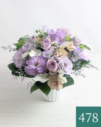 紫の花、ラベンダー色、藤色の花束、アレンジメント。お祝い、お供えにも喜ばれるお花、フラワーギフト