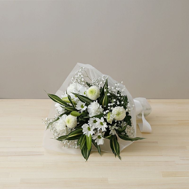 紫の花、ラベンダー色、藤色の花束、アレンジメント。お祝い、お供えにも喜ばれるお花、フラワーギフト