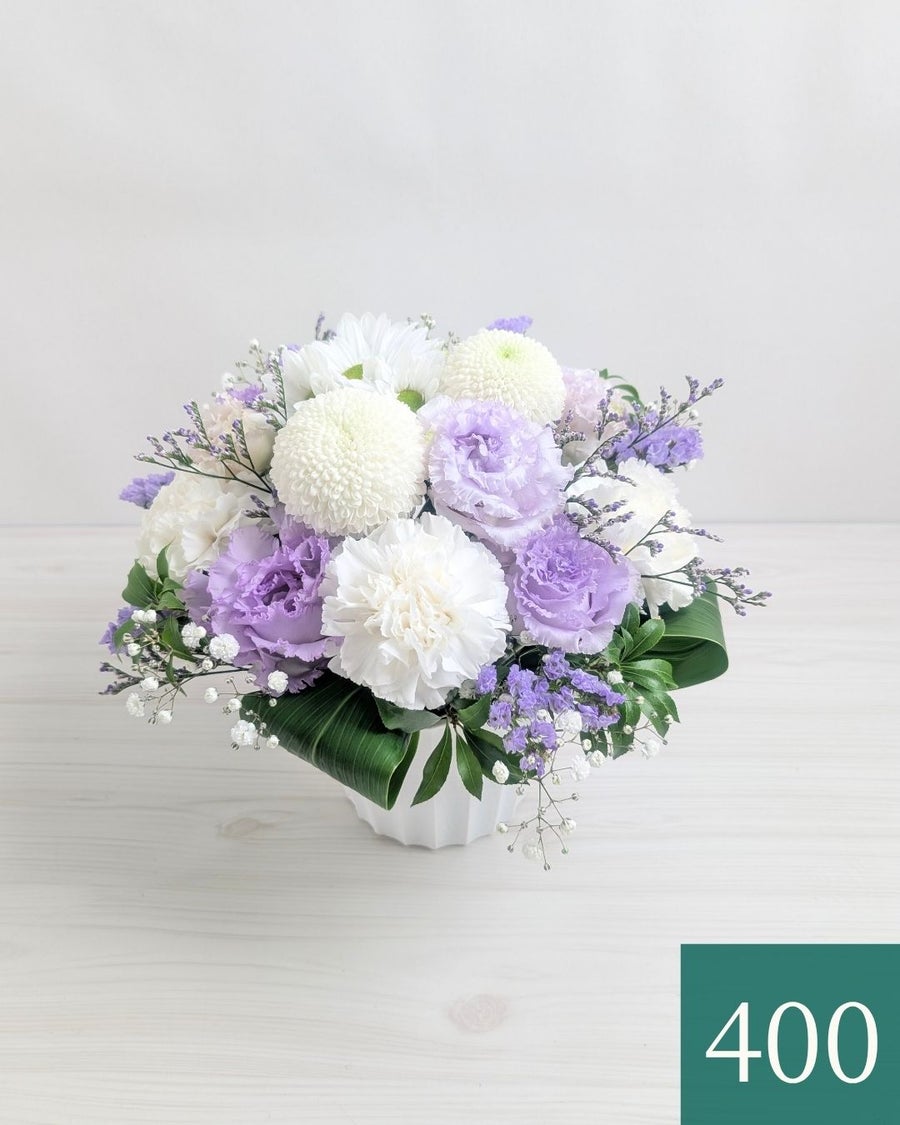 紫の花、ラベンダー色、藤色の花束、アレンジメント。お祝い、お供えにも喜ばれるお花、フラワーギフト