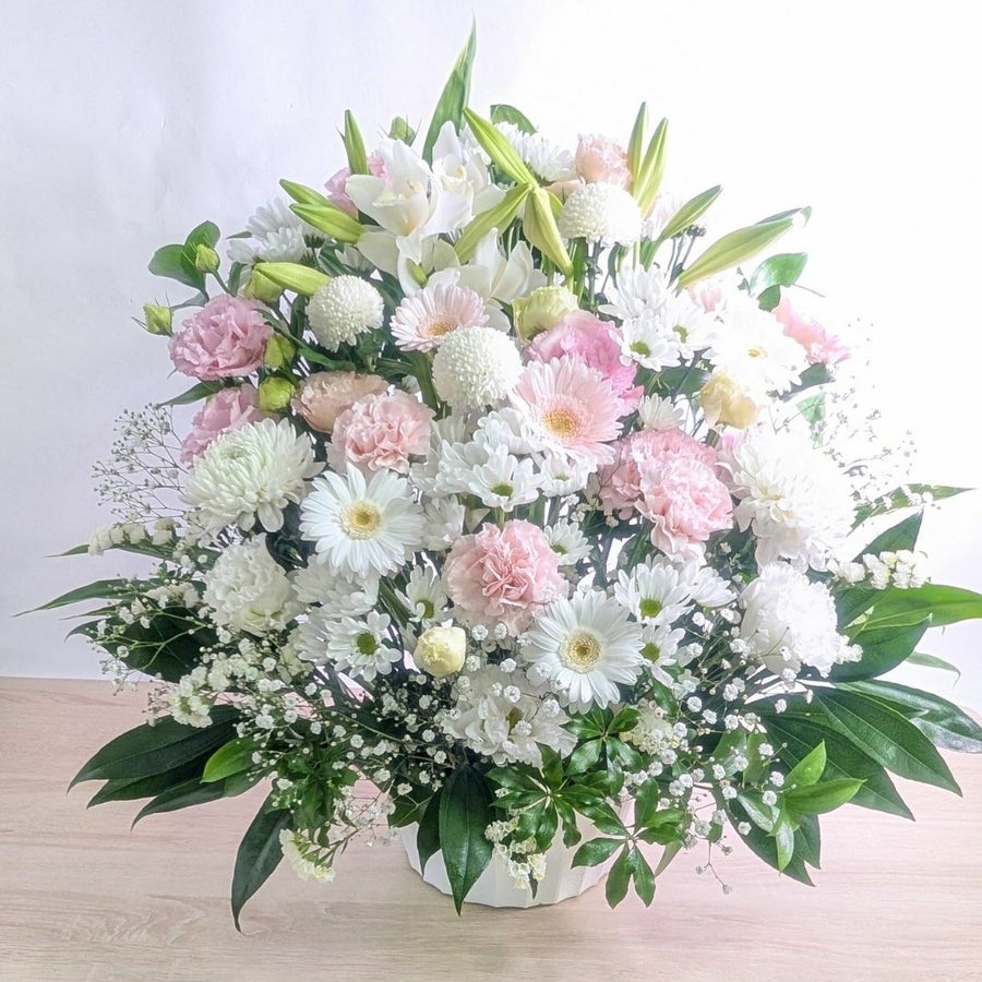 ピンク色のおしゃれな花束、上質なアレンジメント。お祝いに喜ばれるお花、フラワーギフト