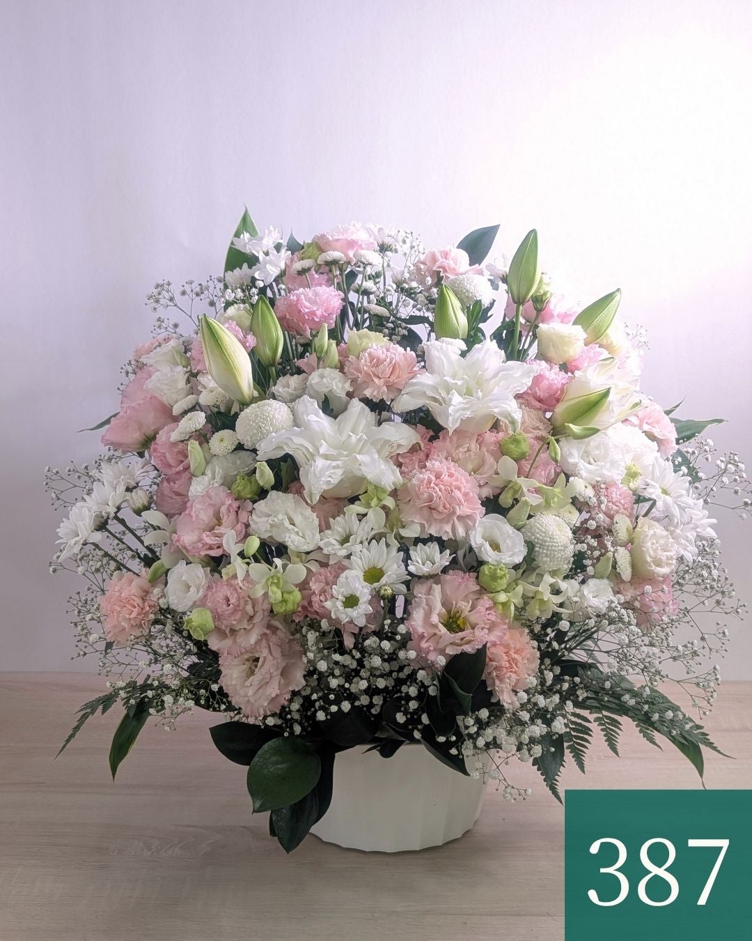 ピンク色のおしゃれな花束、上質なアレンジメント。お祝いに喜ばれるお花、フラワーギフト