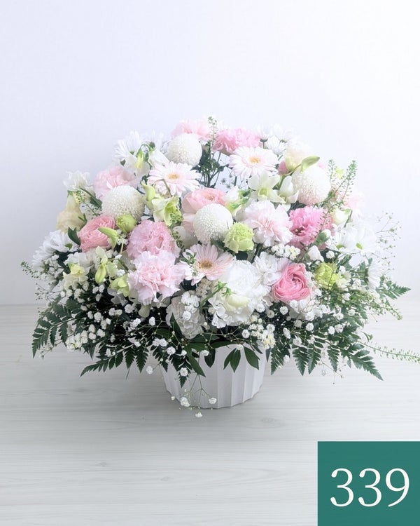 ピンク色のおしゃれな花束、上質なアレンジメント。お祝いに喜ばれるお花、フラワーギフト