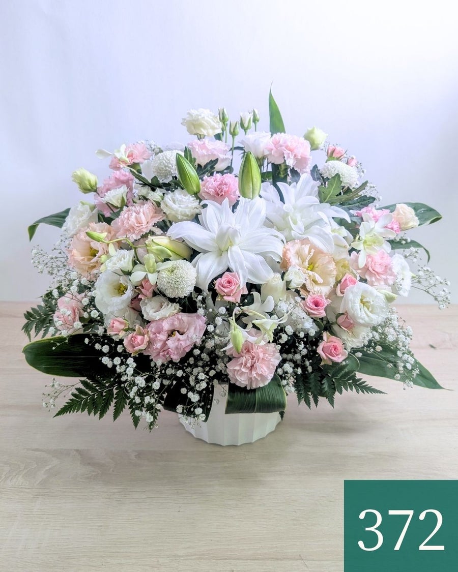 ピンク色のおしゃれな花束、上質なアレンジメント。お祝いに喜ばれるお花、フラワーギフト