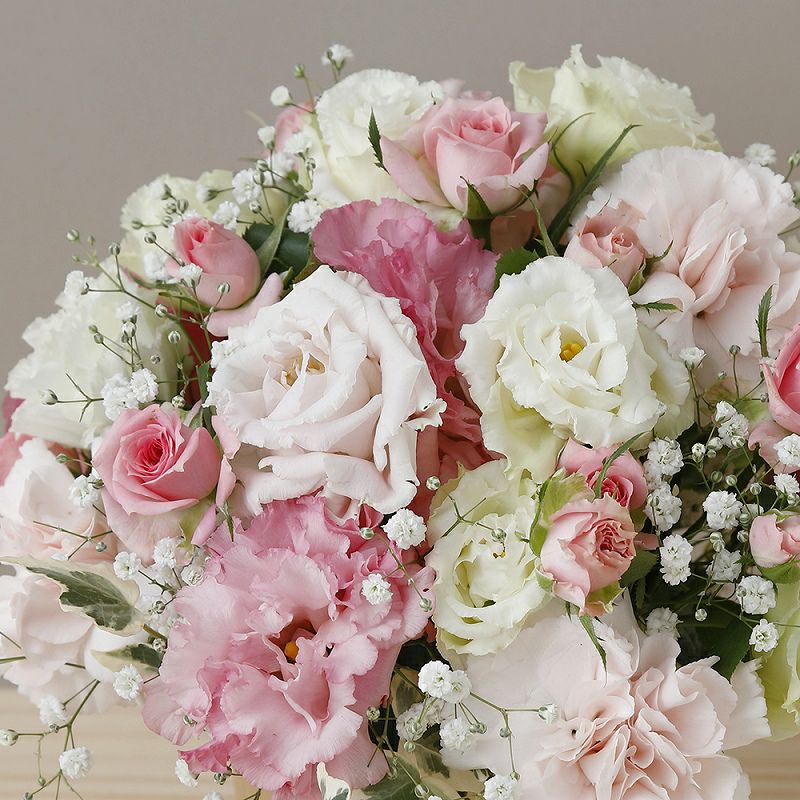 ピンク色のおしゃれな花束、上質なアレンジメント。お祝いに喜ばれるお花、フラワーギフト