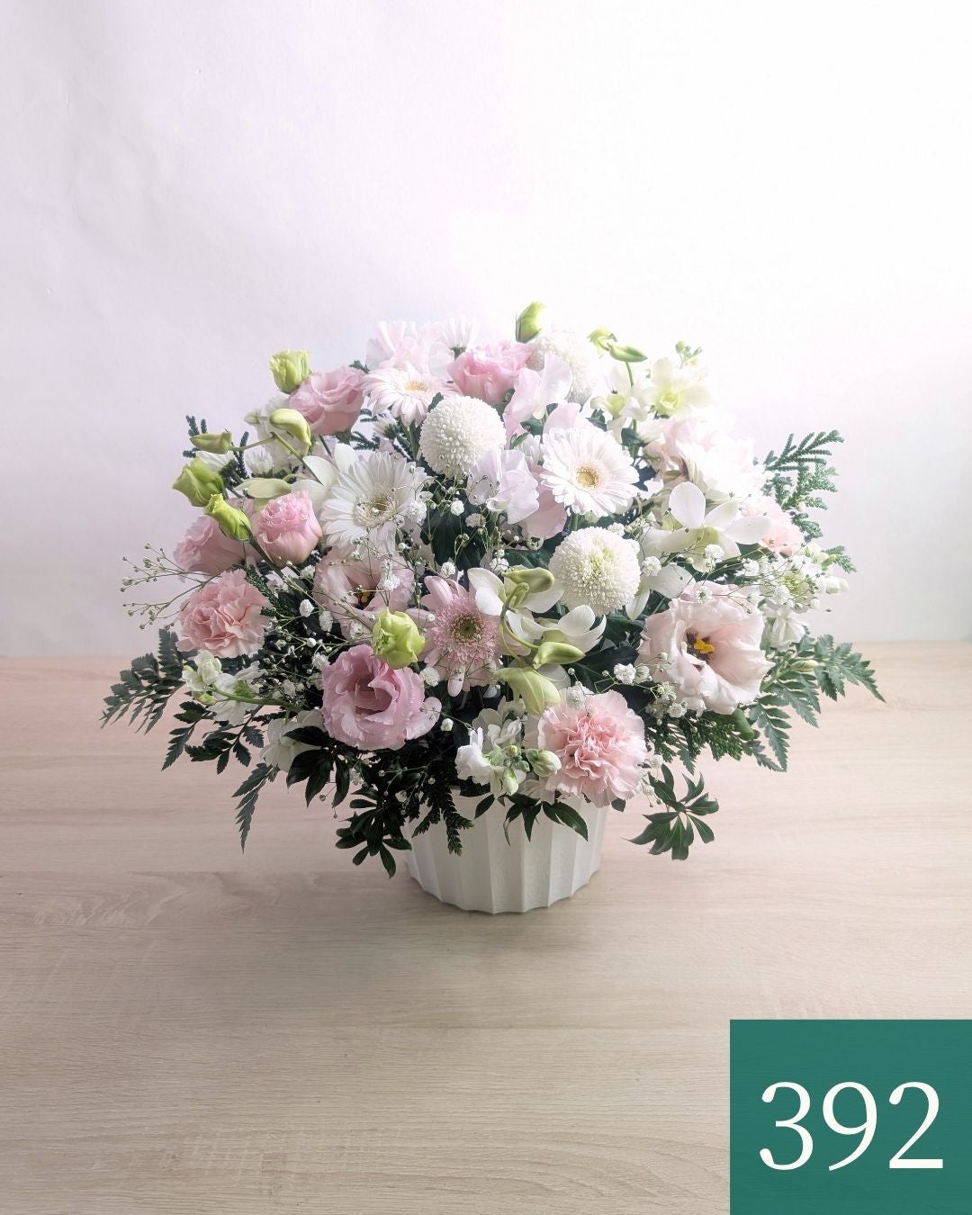 ピンク色のおしゃれな花束、上質なアレンジメント。お祝いに喜ばれるお花、フラワーギフト