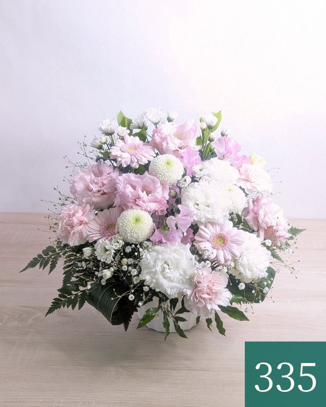 ピンク色のおしゃれな花束、上質なアレンジメント。お祝いに喜ばれるお花、フラワーギフト