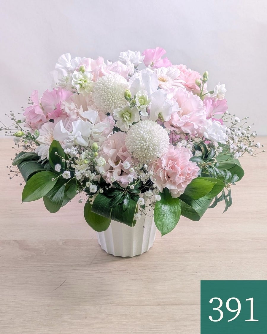 ピンク色のおしゃれな花束、上質なアレンジメント。お祝いに喜ばれるお花、フラワーギフト