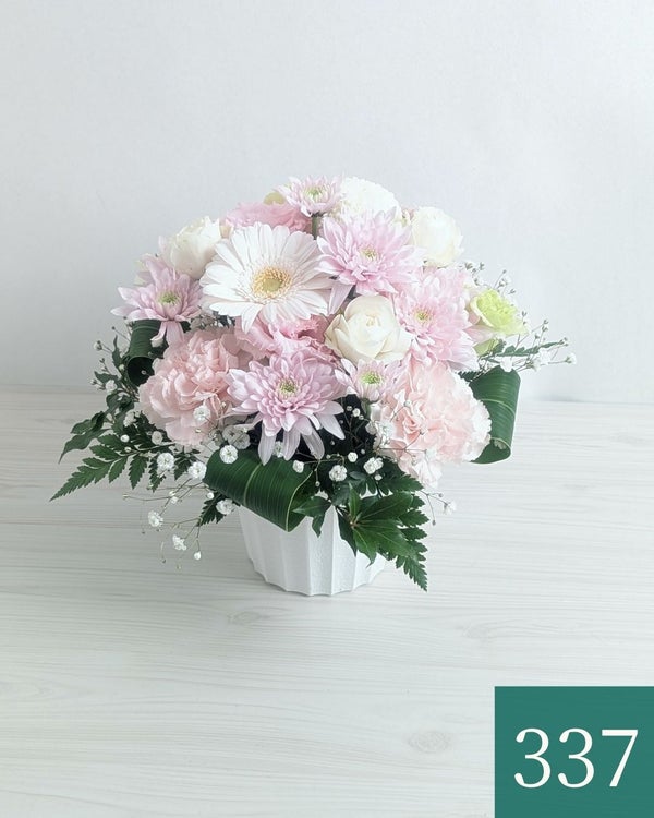 ピンク色のおしゃれな花束、上質なアレンジメント。お祝いに喜ばれるお花、フラワーギフト
