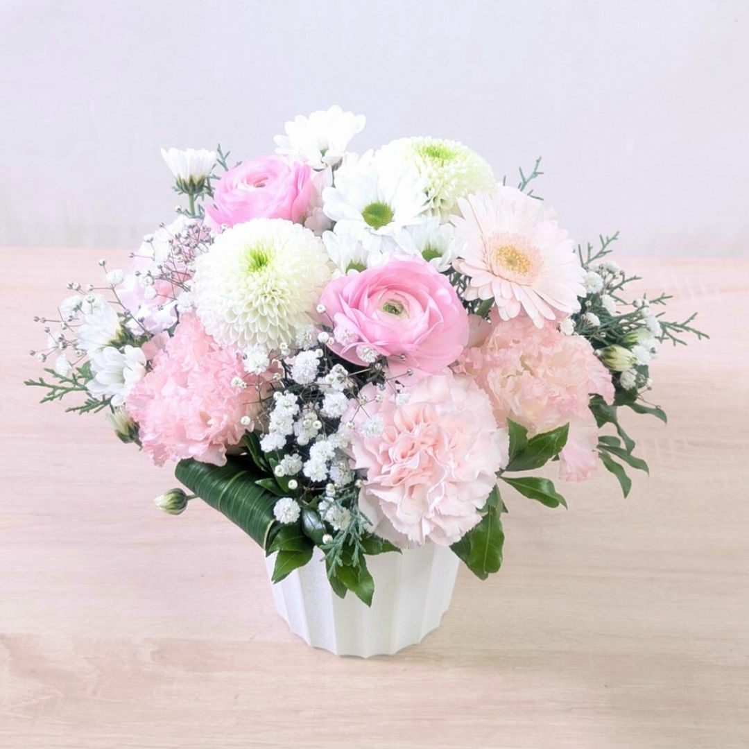 ピンク色のおしゃれな花束、上質なアレンジメント。お祝いに喜ばれるお花、フラワーギフト