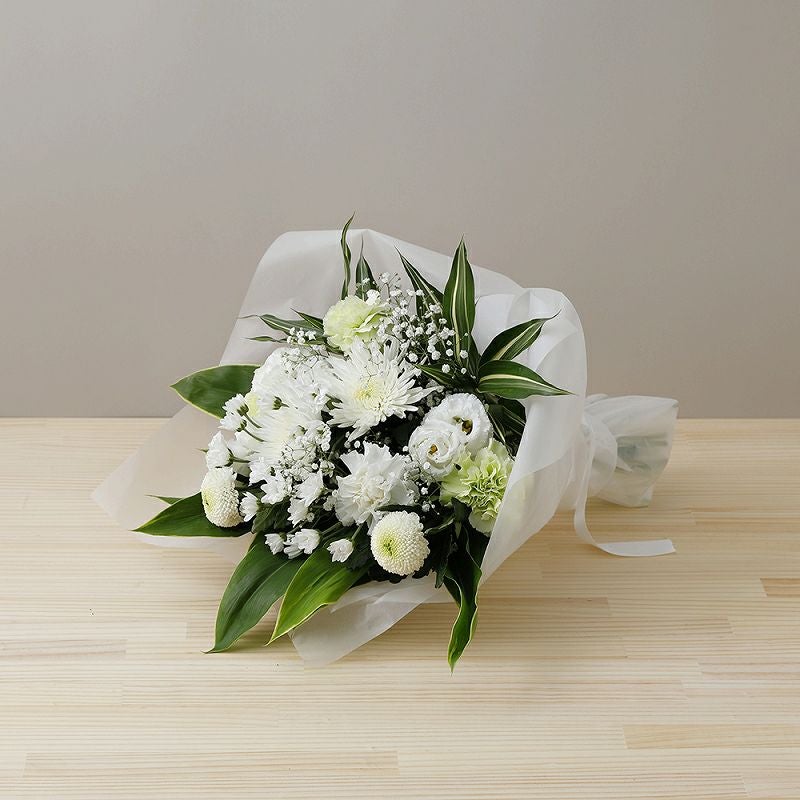 赤い花束、かっこいい生花のアレンジメント。会社のお祝い・記念日に喜ばれるお花のギフト・贈り物