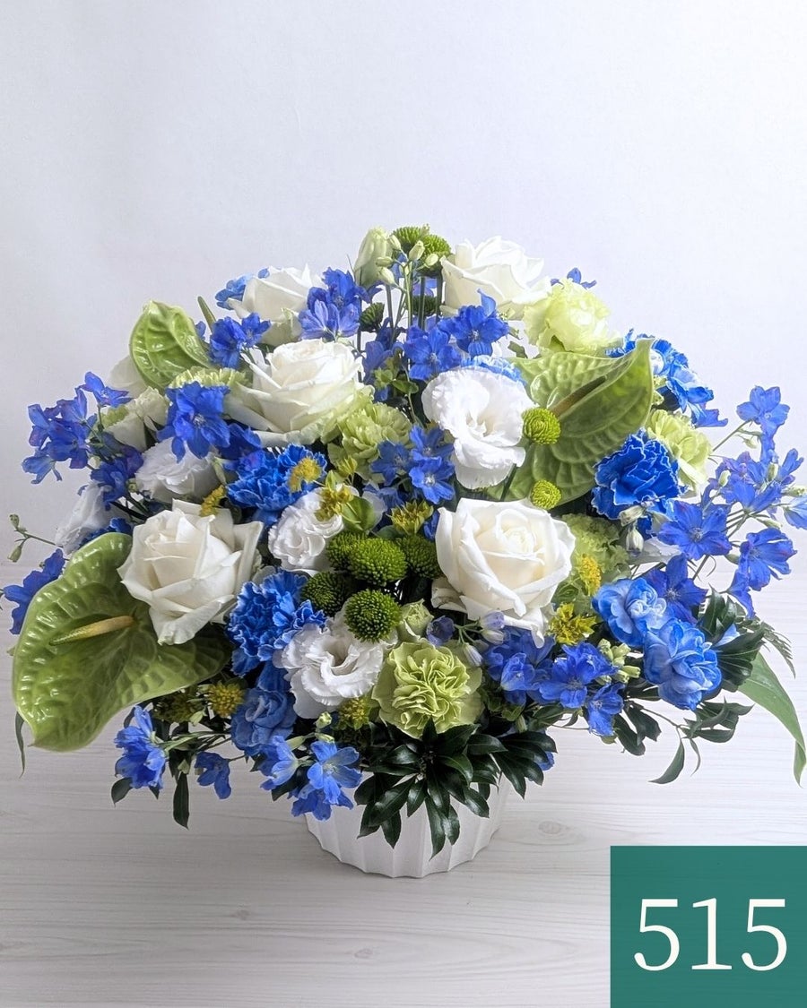 青い花束、青い花の生花アレンジメント。会社のお祝い・記念日に喜ばれるお花のギフト・贈り物