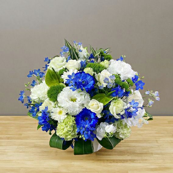 青い花束、青い花の生花アレンジメント。会社のお祝い・記念日に喜ばれるお花のギフト・贈り物
