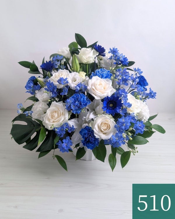 青い花束、青い花の生花アレンジメント。会社のお祝い・記念日に喜ばれるお花のギフト・贈り物