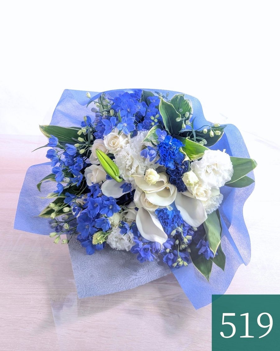 青い花束、青い花の生花アレンジメント。会社のお祝い・記念日に喜ばれるお花のギフト・贈り物