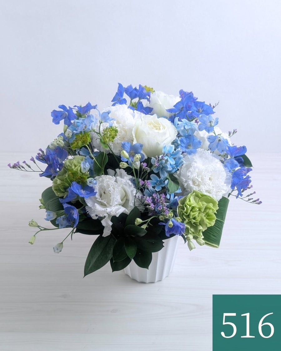 青い花束、青い花の生花アレンジメント。会社のお祝い・記念日に喜ばれるお花のギフト・贈り物