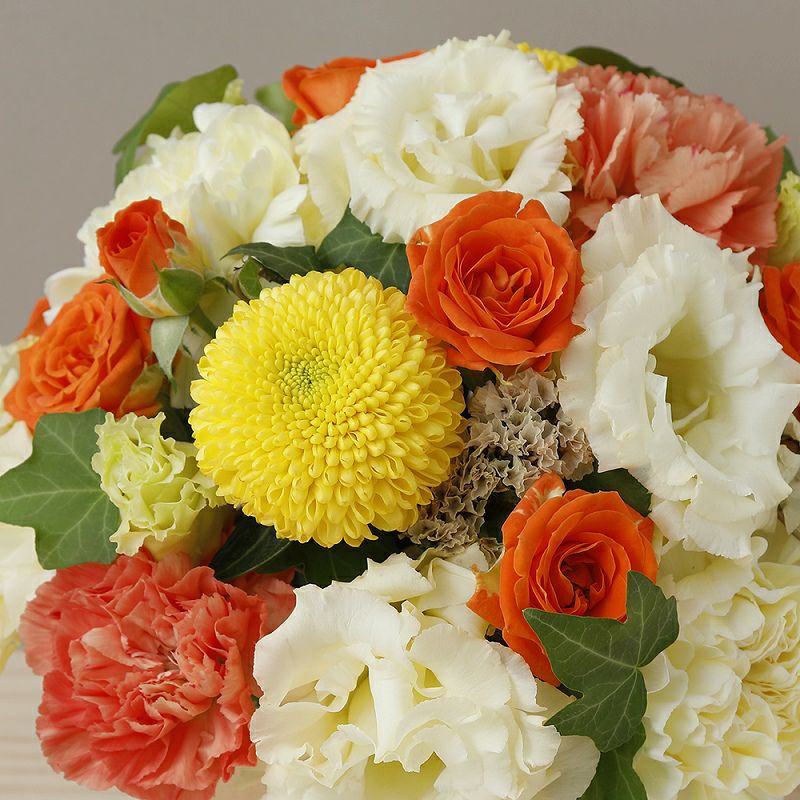 黄色とオレンジ色の花束、アレンジメント。お祝い・記念日に贈るお花のプレゼント・贈り物