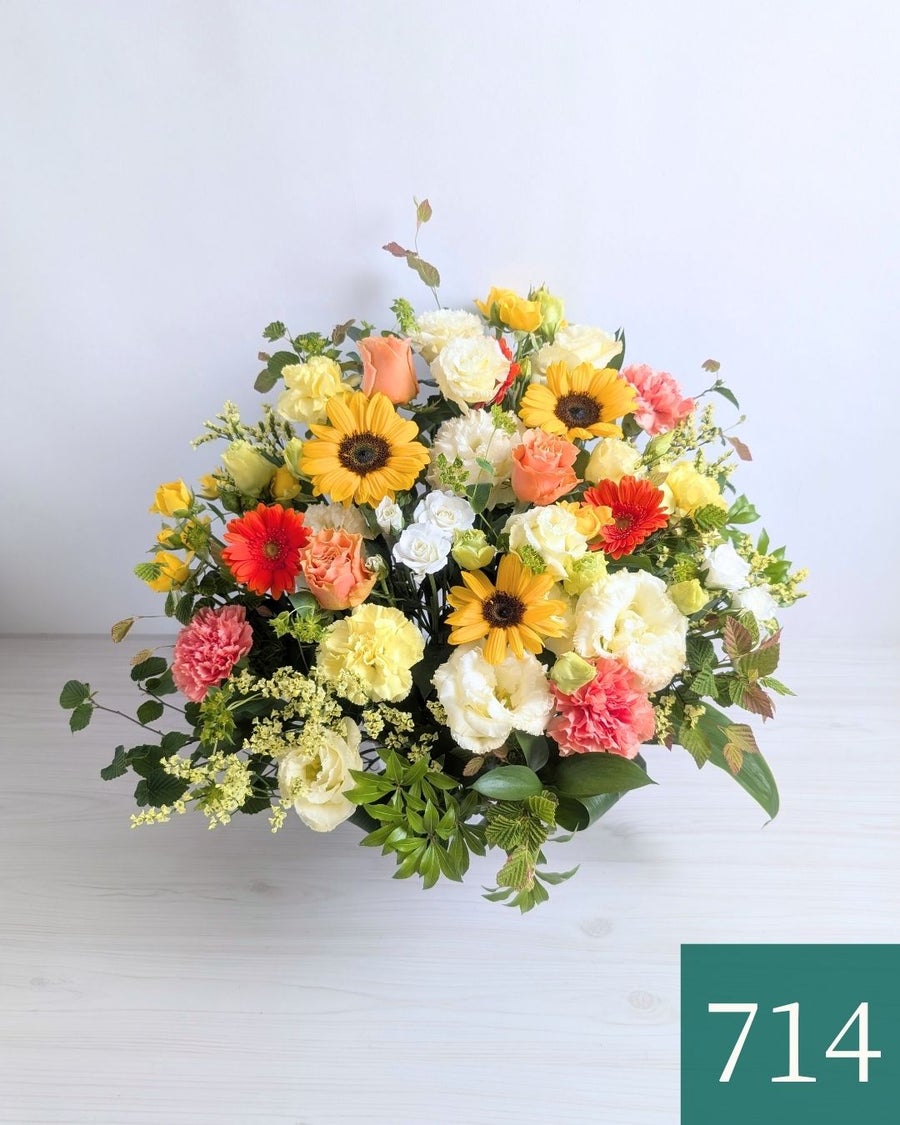 黄色オレンジのアレンジメント 花ギフト Mサイズ （おひさま）