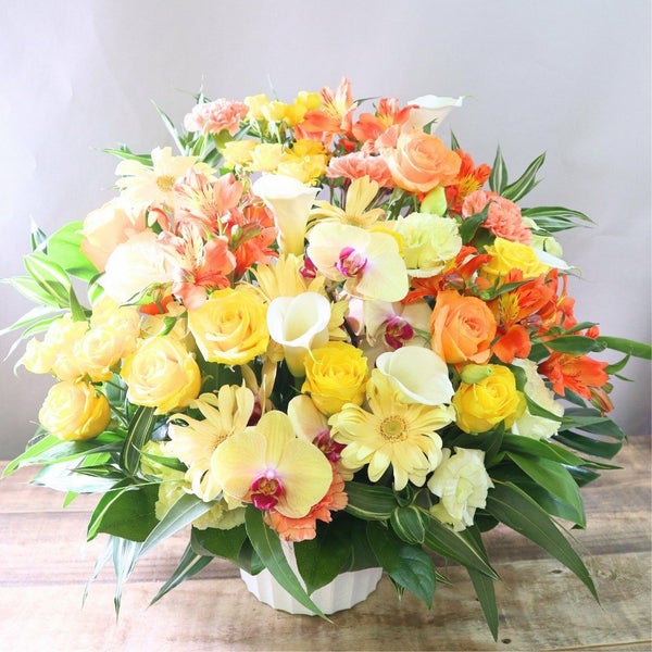 個展祝いのお花。個展・二人展・遺作展に贈る、ギャラリーに届けるお花、お祝いアレンジメント