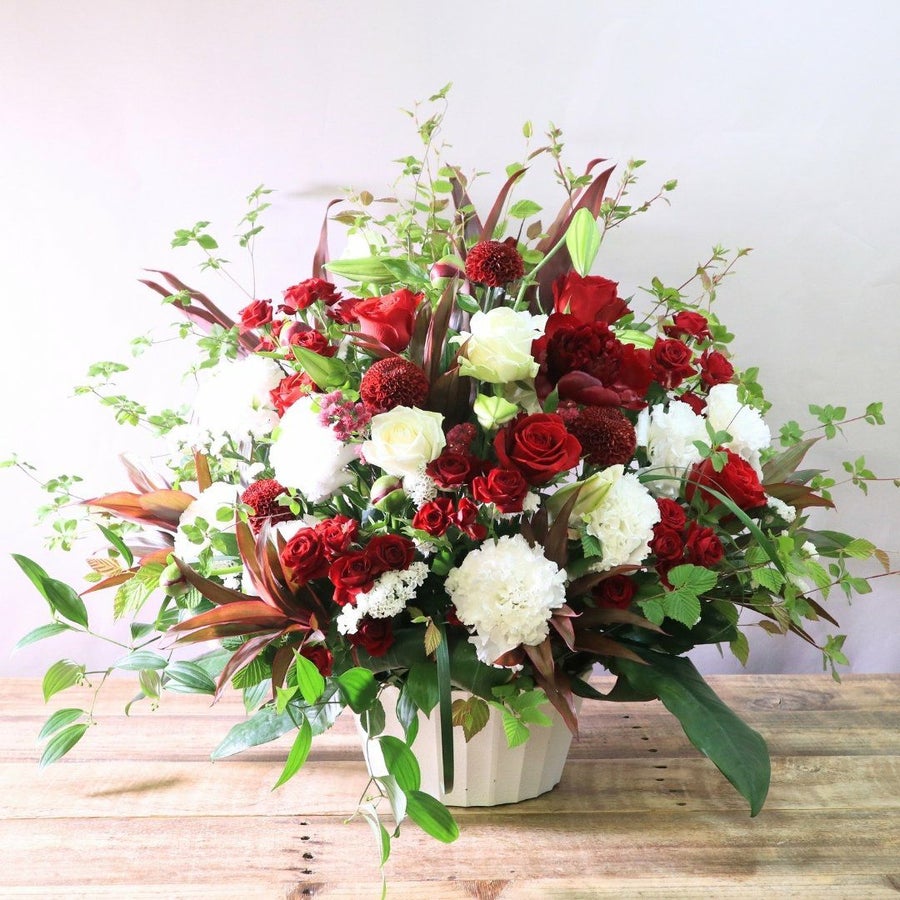 個展祝いのお花。個展・二人展・遺作展に贈る、ギャラリーに届けるお花、お祝いアレンジメント