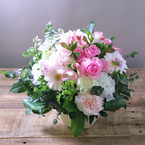 個展祝いのお花。個展・二人展・遺作展に贈る、ギャラリーに届けるお花、お祝いアレンジメント