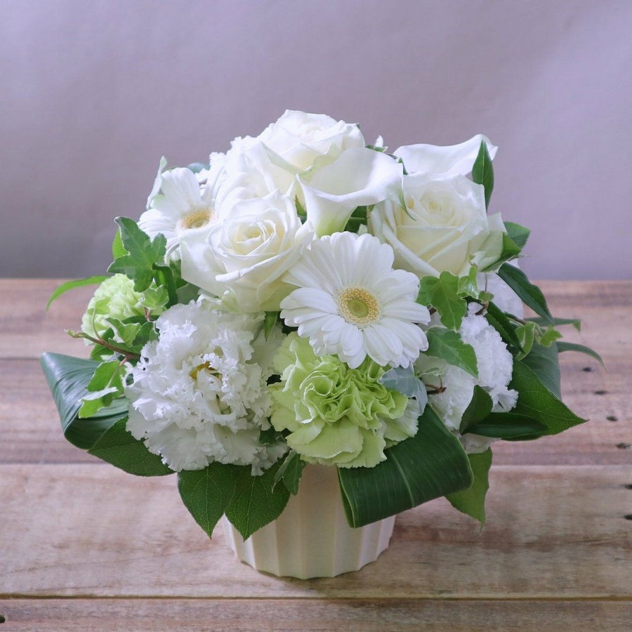 個展祝いのお花。個展・二人展・遺作展に贈る、ギャラリーに届けるお花、お祝いアレンジメント