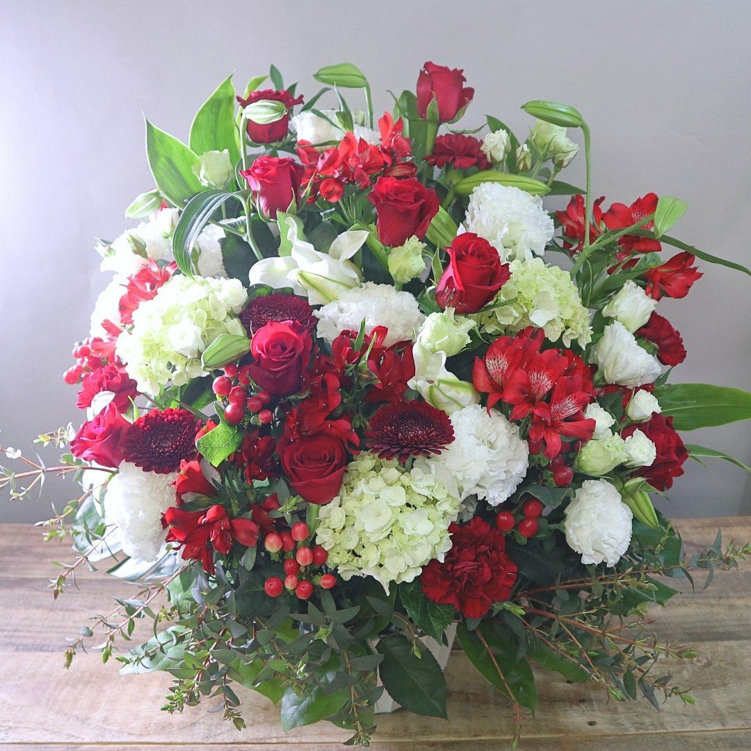 誕生日の花。誕生日を祝う花束・お祝いアレンジメント。誕生日のお祝い花のプレゼント