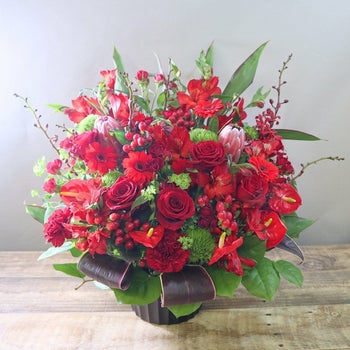 誕生日の花。誕生日を祝う花束・お祝いアレンジメント。誕生日のお祝い花のプレゼント