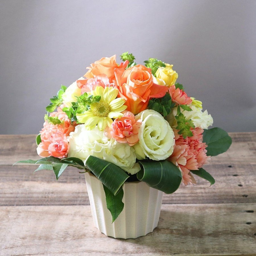 誕生日の花。誕生日を祝う花束・お祝いアレンジメント。誕生日のお祝い花のプレゼント