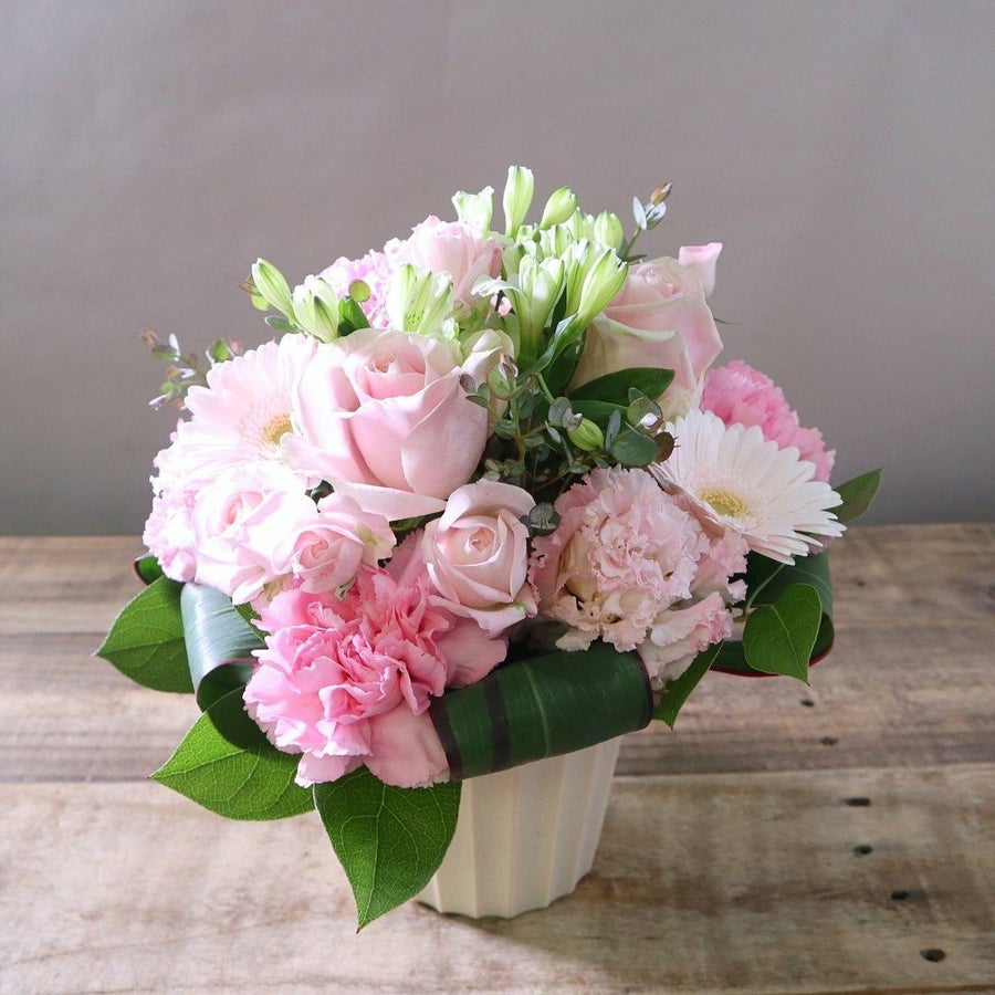 卒園祝いのお花。卒園式、幼稚園、保育園、子供・先生へ贈る花ギフト、お祝いアレンジメント