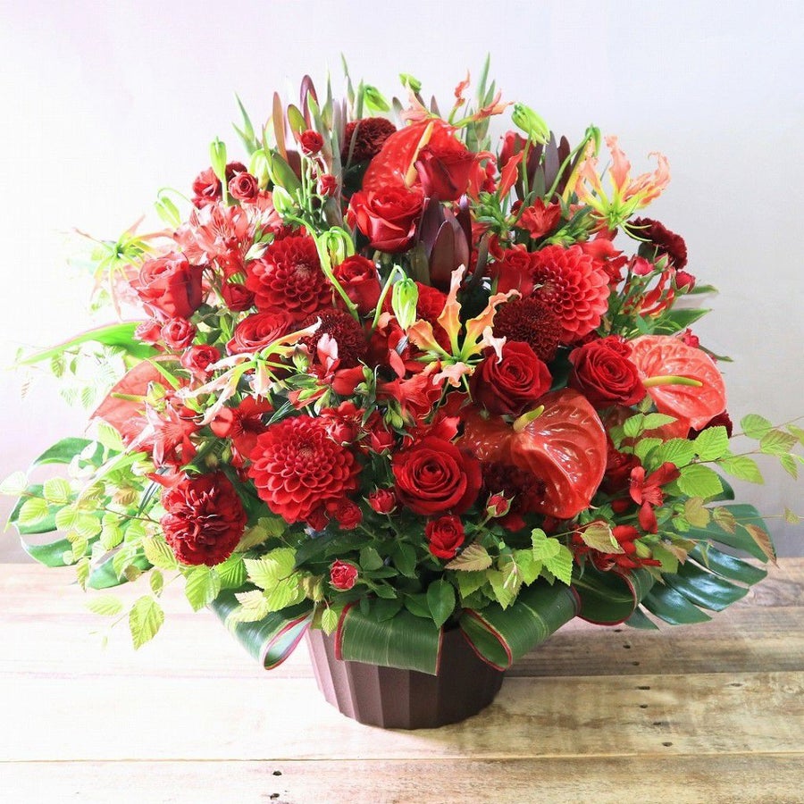 綬章・叙勲祝いのお花。父母・上司に贈る受章祝いの花、アレンジメント。フラワーギフト