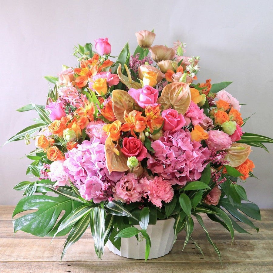 綬章・叙勲祝いのお花。父母・上司に贈る受章祝いの花、アレンジメント。フラワーギフト