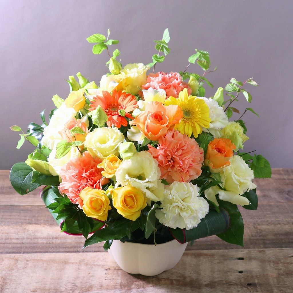 綬章・叙勲祝いのお花。父母・上司に贈る受章祝いの花、アレンジメント。フラワーギフト