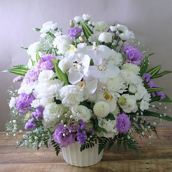 喪中のお供え花。年内に亡くなった人へ贈るお悔やみ花。喪中はがきが届いたときに贈るお供え用のアレンジメント